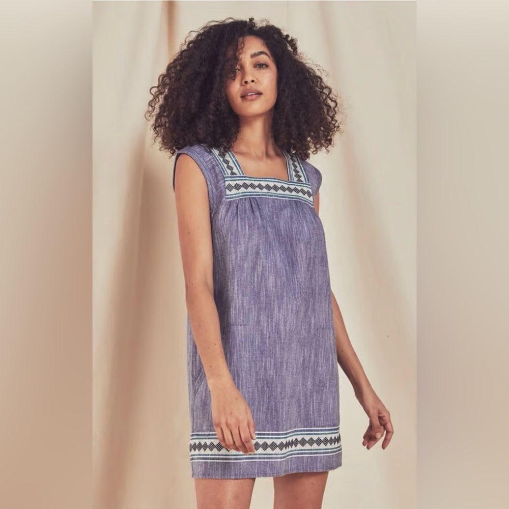 NWOT Faherty Hailee dress in blue jacquard